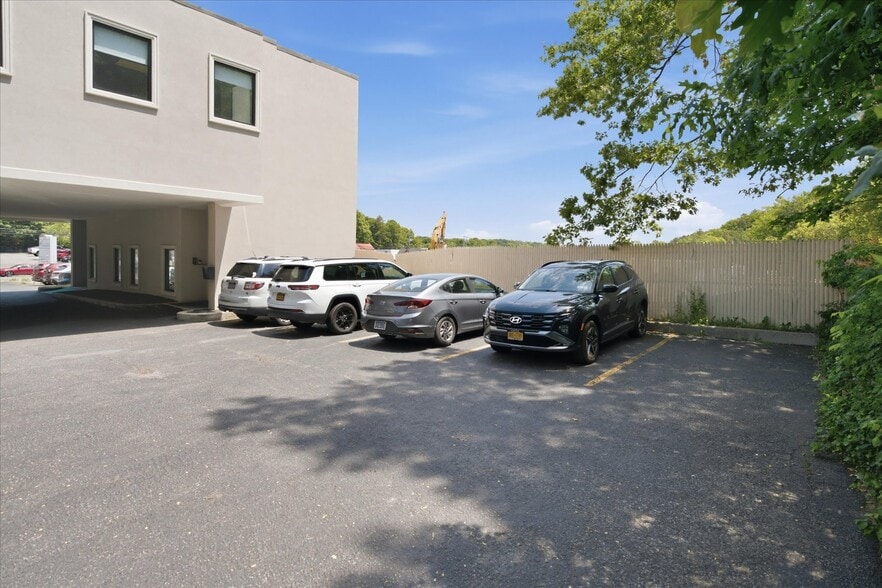 More Photos Of 1038 West Jericho Tpke, Smithtown Office For Sale