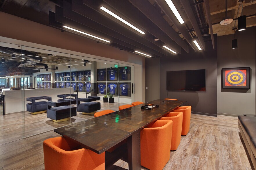 More Photos Of 2625 Townsgate Rd, Westlake Village Office For Lease