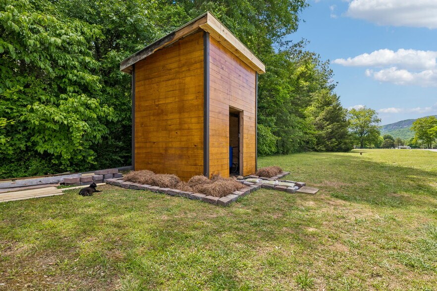 More Photos Of 49 Cutting Edge Ln, Dunlap Freestanding For Sale