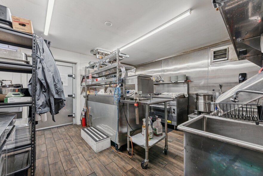 More Photos Of 1903 Donner St, Mckeesport Restaurant For Sale