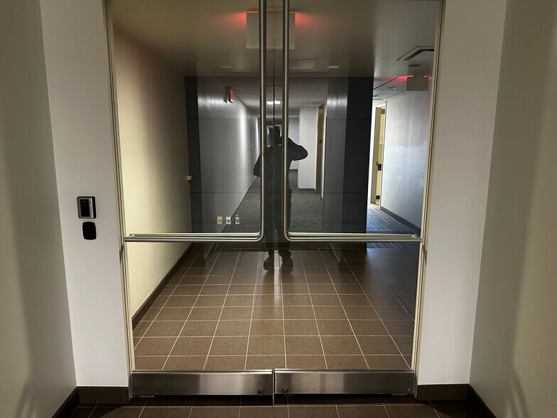 More Photos Of 750 Holiday Dr, Pittsburgh Office Residential For Lease