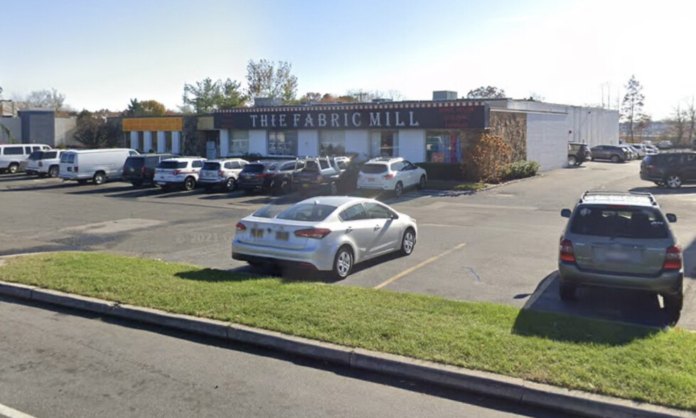 Primary Photo Of 219 S Service Rd, Plainview Showroom For Lease