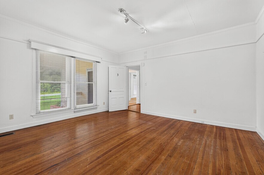 More Photos Of 117 E Salisbury St, Pittsboro Office For Sale