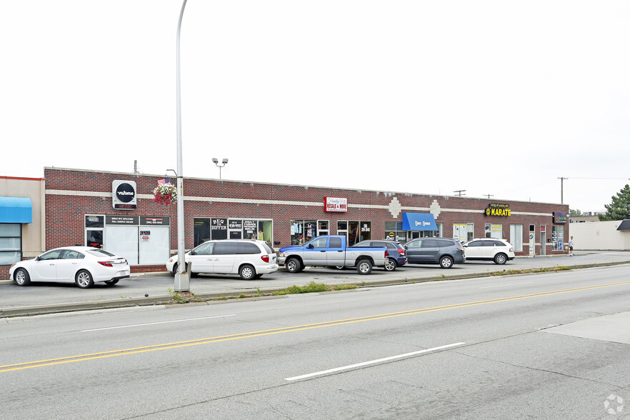 More Photos Of 32008-32056 Utica Rd, Fraser Storefront For Lease