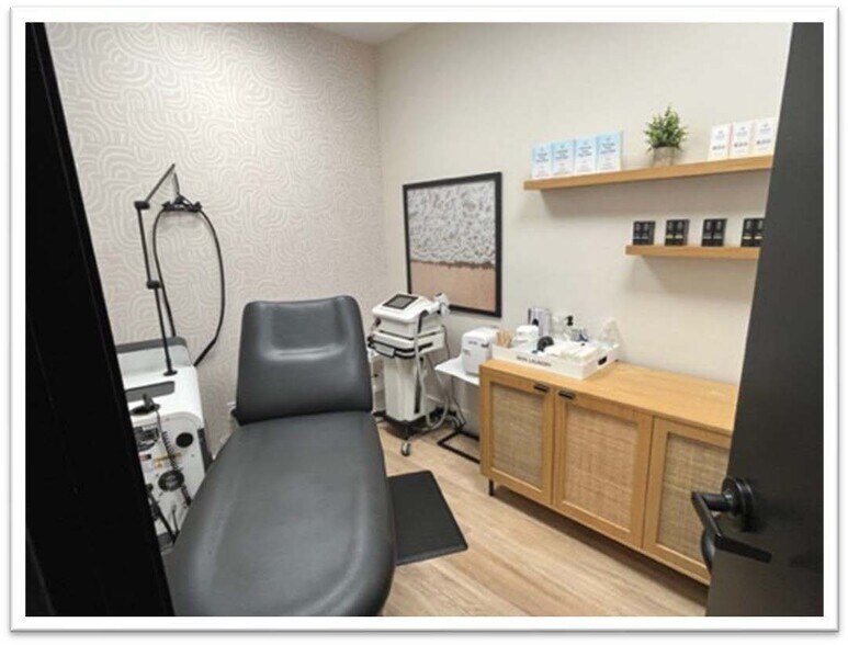 More Photos Of 135 Main St, Westport Storefront For Sale