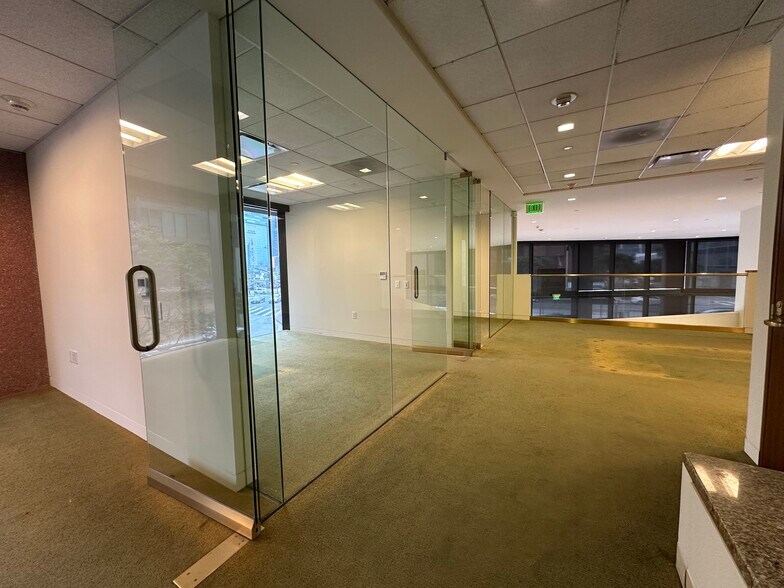 More Photos Of 888 S Figueroa St, Los Angeles Office For Lease
