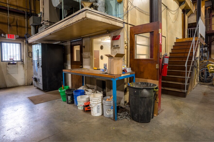 More Photos Of 722 Ketcham St, Indianapolis Warehouse For Sale