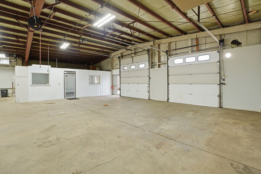 More Photos Of 3499 E Main St, Kalamazoo Auto Repair For Lease
