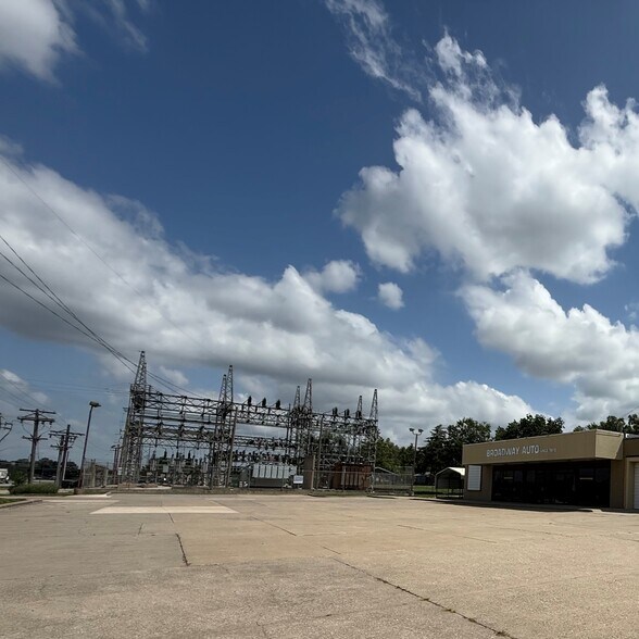 More Photos Of 185 NW 46th Ave, Des Moines Auto Dealership For Sale