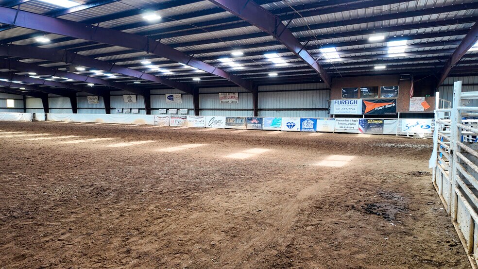 More Photos Of 99 Stacks Dr, Damascus Horse Stables For Sale