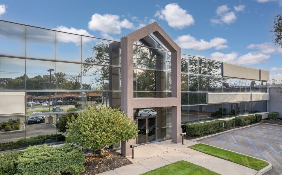 More Photos Of 5580 Monroe St, Sylvania Office For Sale