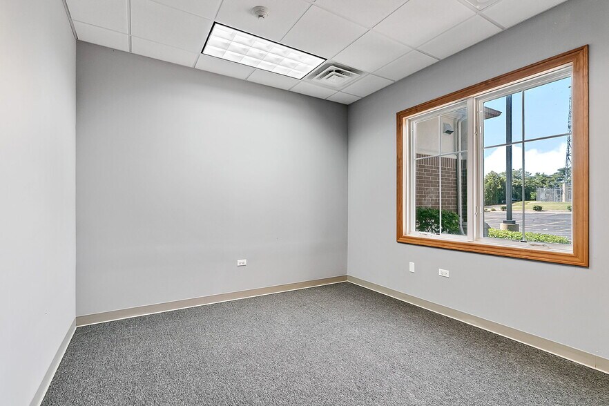 More Photos Of 1446 Merchant Dr, Algonquin Medical For Sale