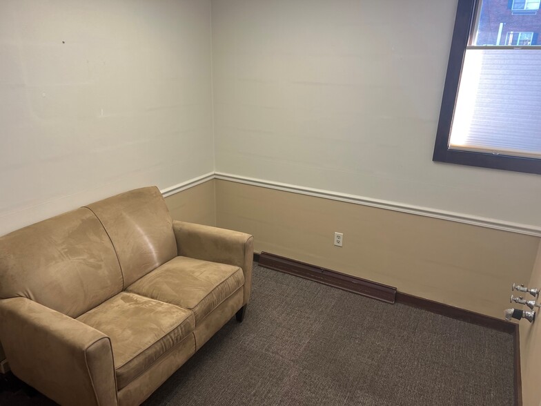 More Photos Of 1012 W Fairchild St, Danville Office For Sale