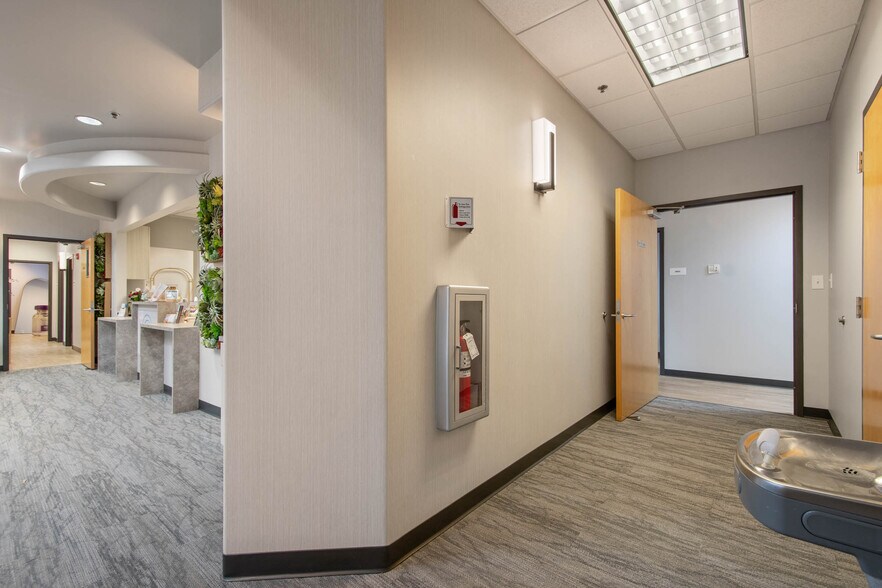 More Photos Of 9582 W Colonial Dr, Ocoee Medical For Lease