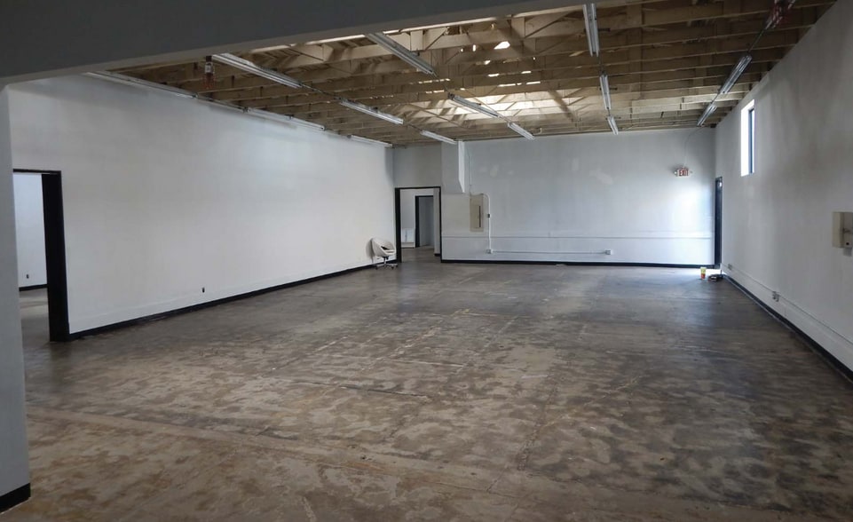 More Photos Of 1345-1347 Redondo Ave, Long Beach Storefront Retail Office For Lease
