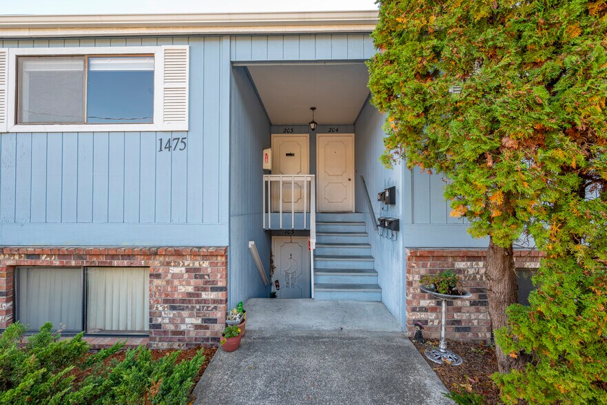 More Photos Of 1475 SE 9th Ave, Oak Harbor Apartments For Sale