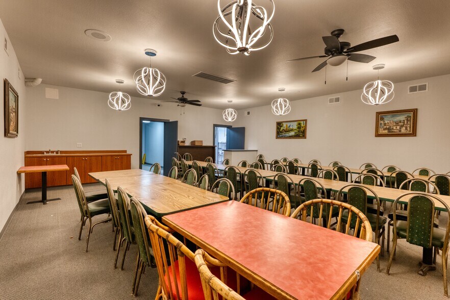 More Photos Of 225 S Toppenish Ave, Toppenish Restaurant For Sale