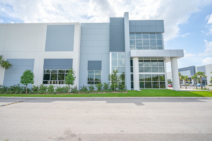 More Photos Of 1620 NW 215th St, Miami Gardens Unknown For Lease