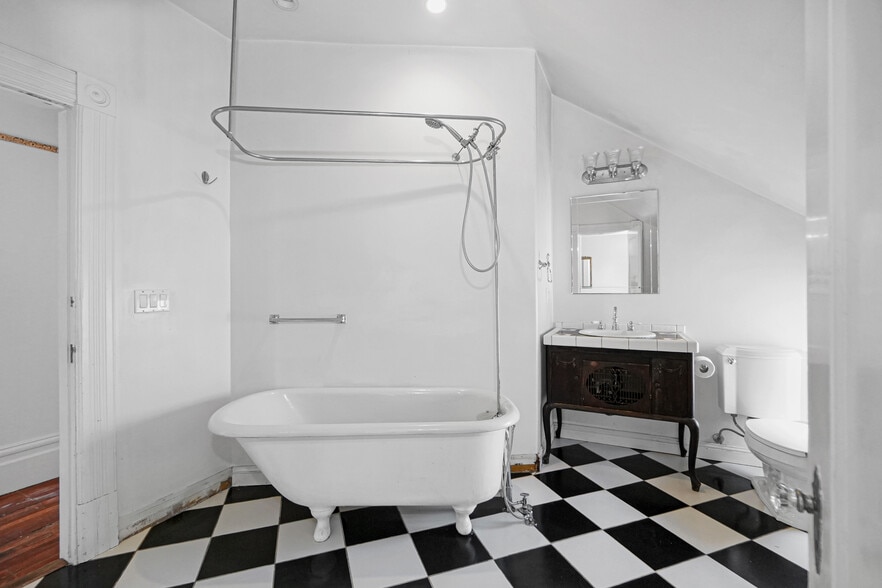 More Photos Of 742 B St, Hayward Restaurant For Sale