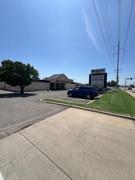 More Photos Of 400 N Eastern Ave, Moore Medical For Sale