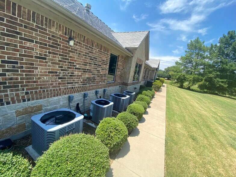 More Photos Of 1050 W Campbell Rd, Richardson Medical For Sale