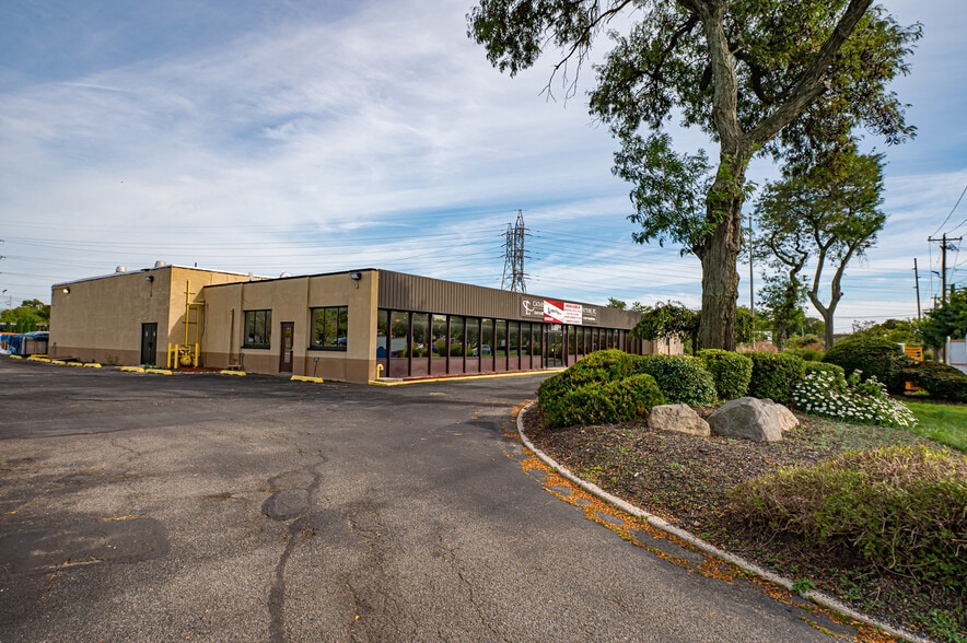 More Photos Of 585 Broadhollow Rd, Melville Warehouse For Lease
