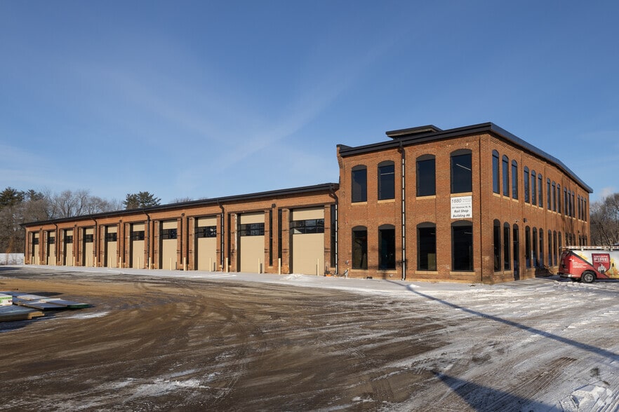 More Photos Of 207 Monroe St N, Hudson Warehouse For Sale