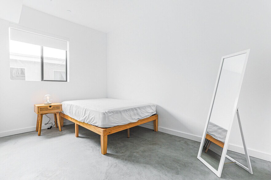 More Photos Of 2301 S Cloverdale Ave, Los Angeles Apartments For Sale