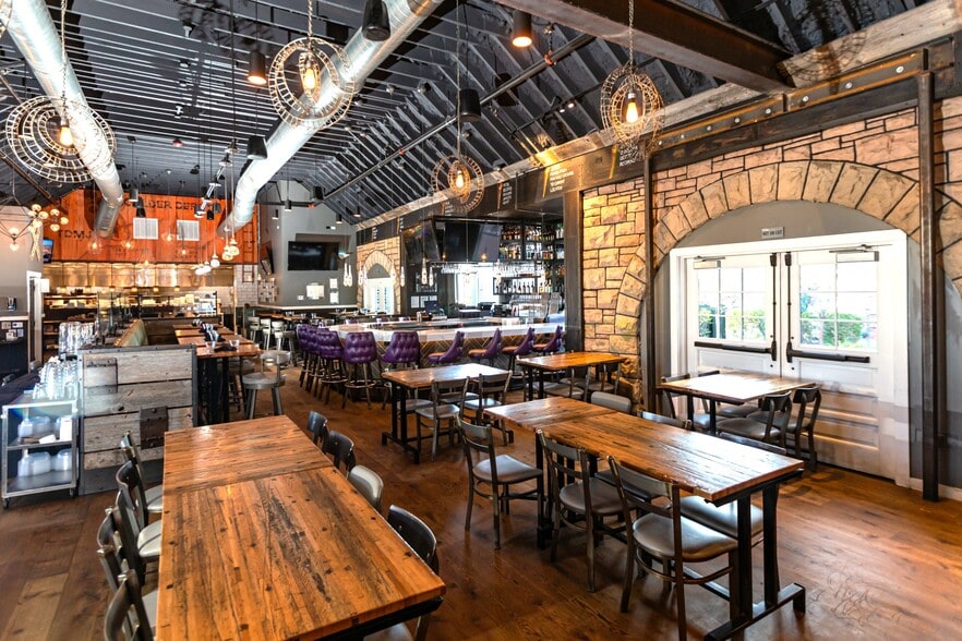 More Photos Of 2366 Junction Pl, Boulder Restaurant For Lease