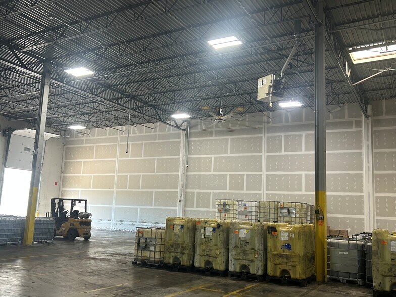 More Photos Of 11401-11445 Moog Dr, Saint Louis Distribution For Lease