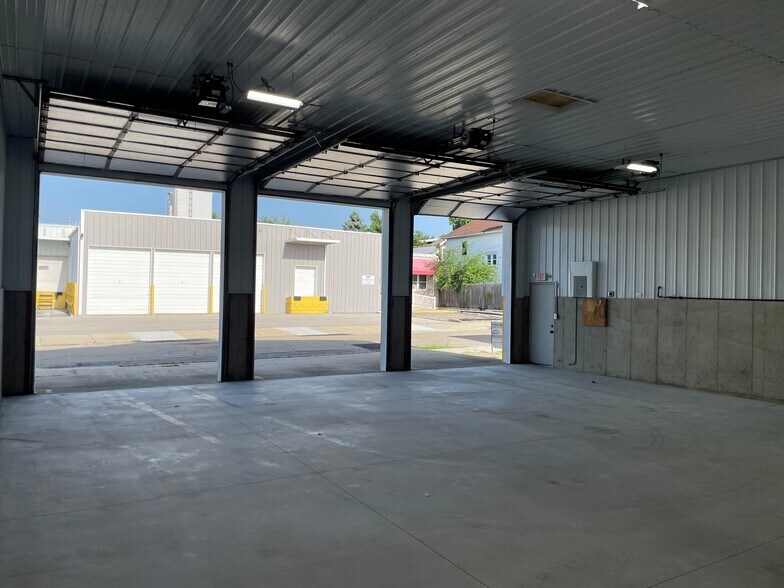 More Photos Of 111 N Roosevelt Ave, Piqua Industrial For Lease