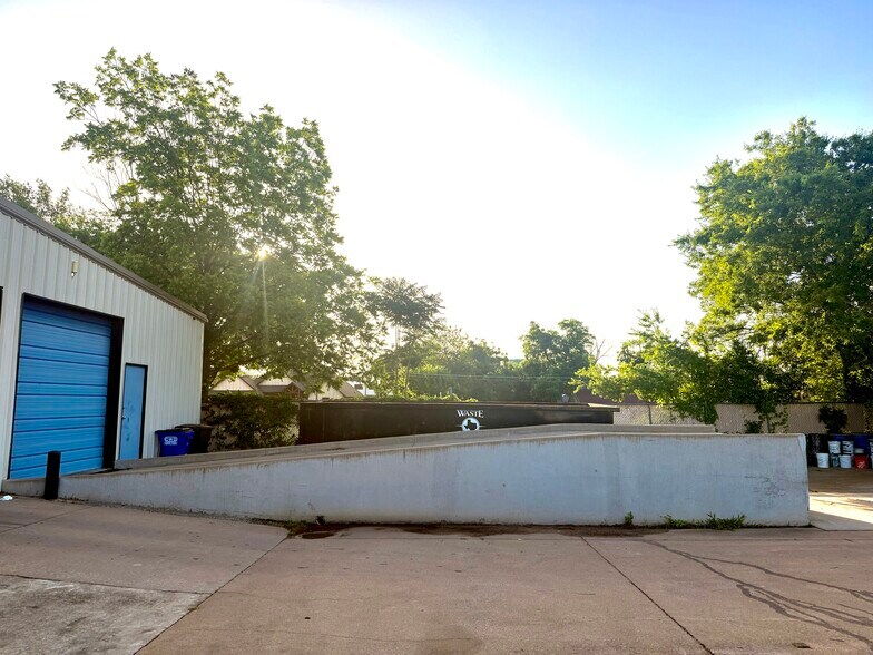 More Photos Of 8314 White Settlement Rd, White Settlement Warehouse For Sale