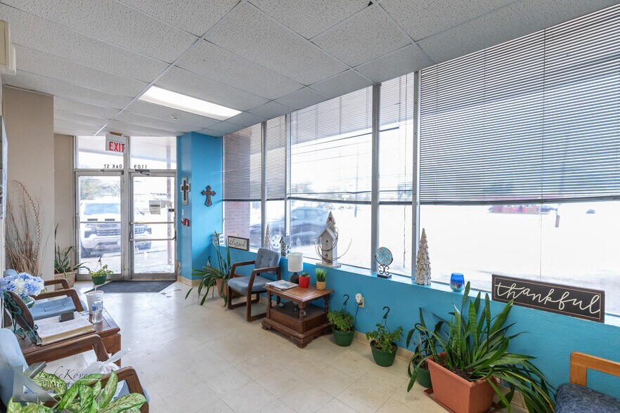 More Photos Of 1109 Oak St, Abilene Shelter For Sale