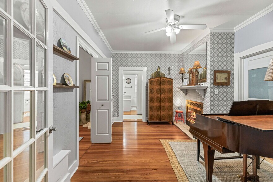 More Photos Of 2 FM 289, Comfort Specialty For Sale