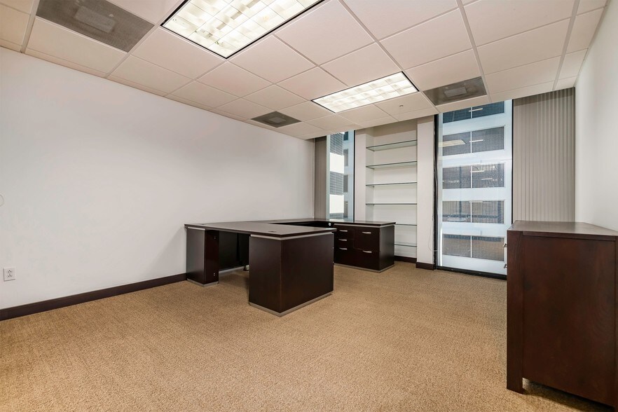 More Photos Of 1110 Brickell Ave, Miami Office For Sale
