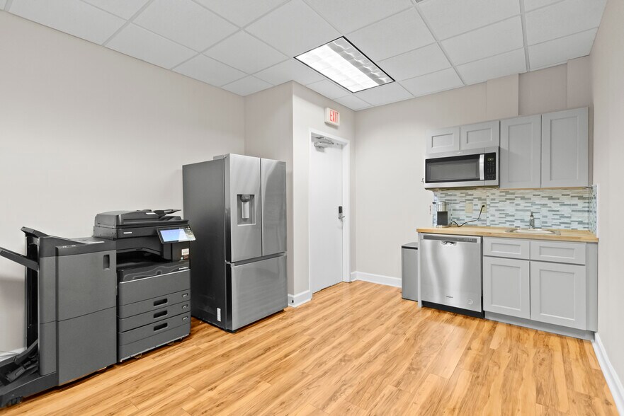 More Photos Of 19810 W Catawba Ave, Cornelius Office For Lease