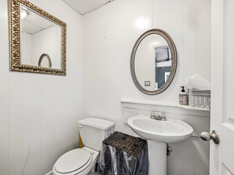 More Photos Of 71 Airport Rd, Arden Freestanding For Sale