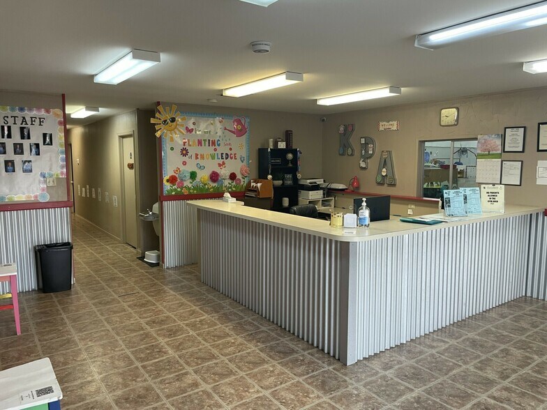 More Photos Of 1937 Deerbrook Dr, Tyler Warehouse For Lease