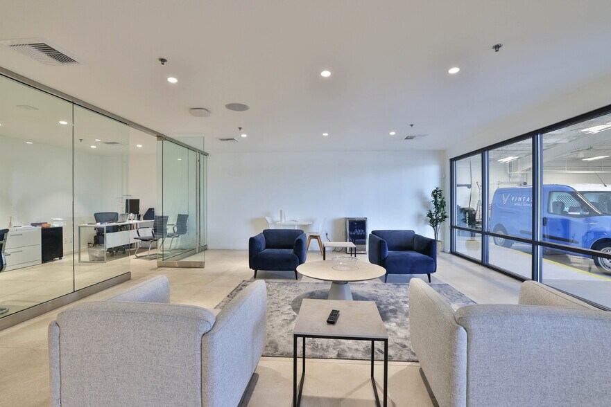 More Photos Of 3230 Auto Plz, Richmond Auto Dealership For Lease