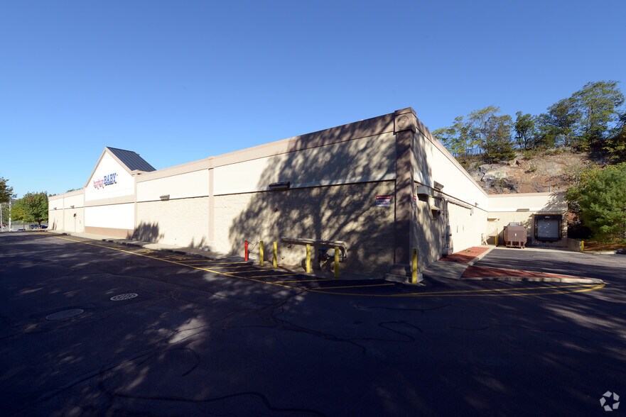 More Photos Of 160 Granite Ave, Braintree Freestanding For Sale