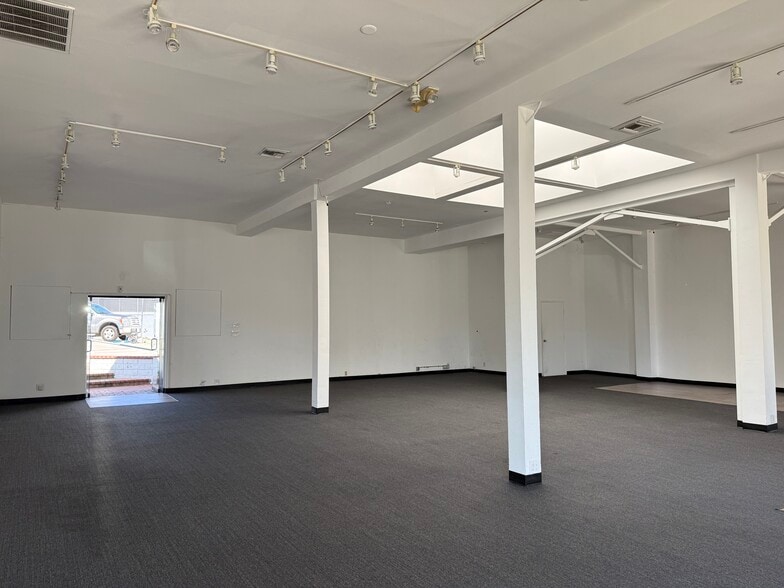 More Photos Of 8069 Beverly Blvd, Los Angeles Storefront Retail Office For Lease