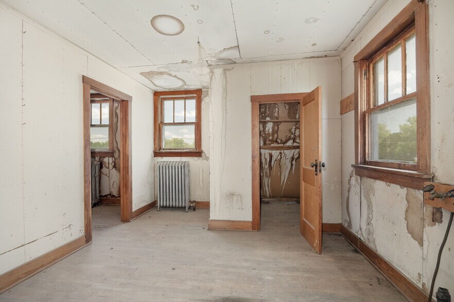 More Photos Of 802 E Nodaway St, Oregon Flex For Sale