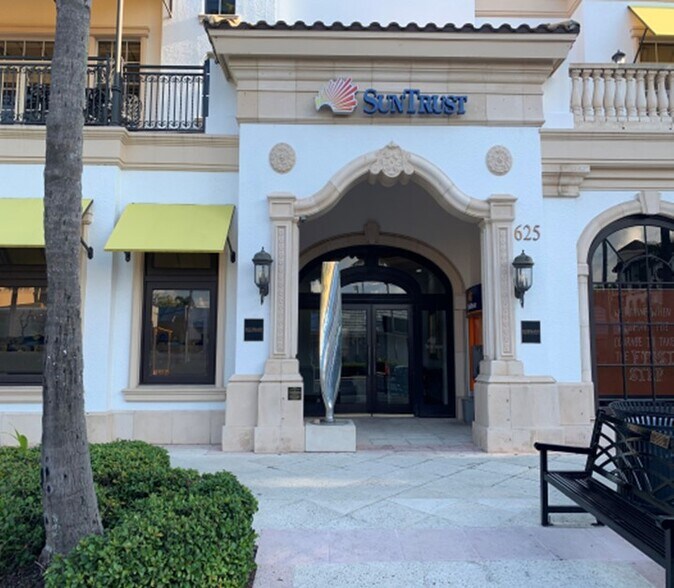 More Photos Of 625 5th Ave S, Naples Office For Lease