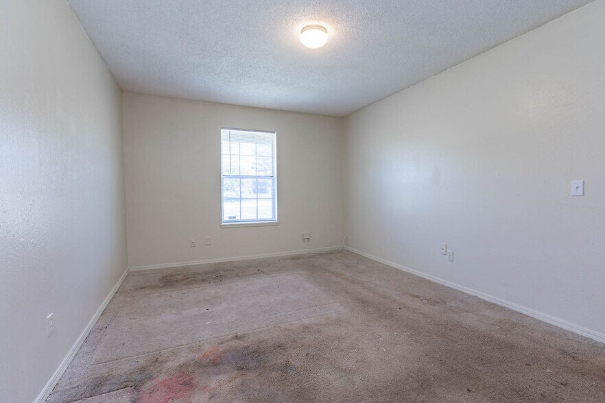 More Photos Of 7404 Lyrewood Ln, Oklahoma City Apartments For Sale