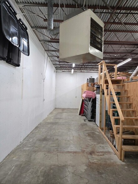 More Photos Of 406 N Carrier Pky, Grand Prairie Storefront Retail Office For Sale