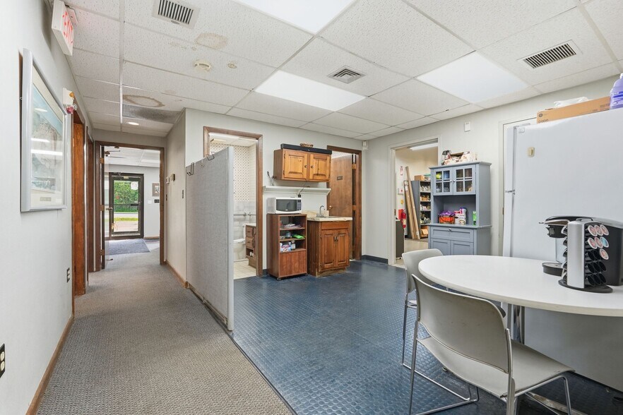 More Photos Of 665 Amherst Rd, Sunderland Research And Development For Sale