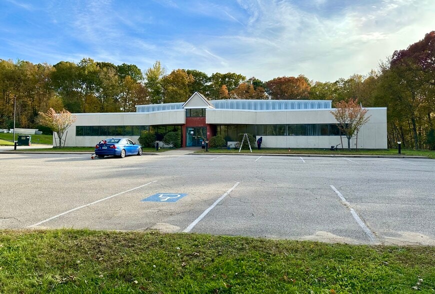 More Photos Of 15 Wisconsin Ave, Norwich Warehouse For Lease