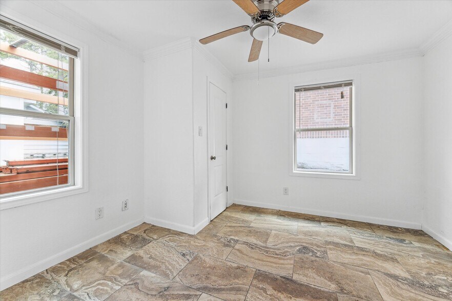 More Photos Of 11126 Timber Crest Dr, Houston Warehouse For Lease