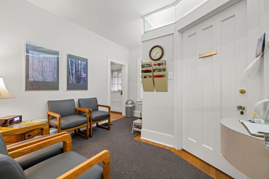More Photos Of 520 E Maxwell St, Lexington Office For Sale