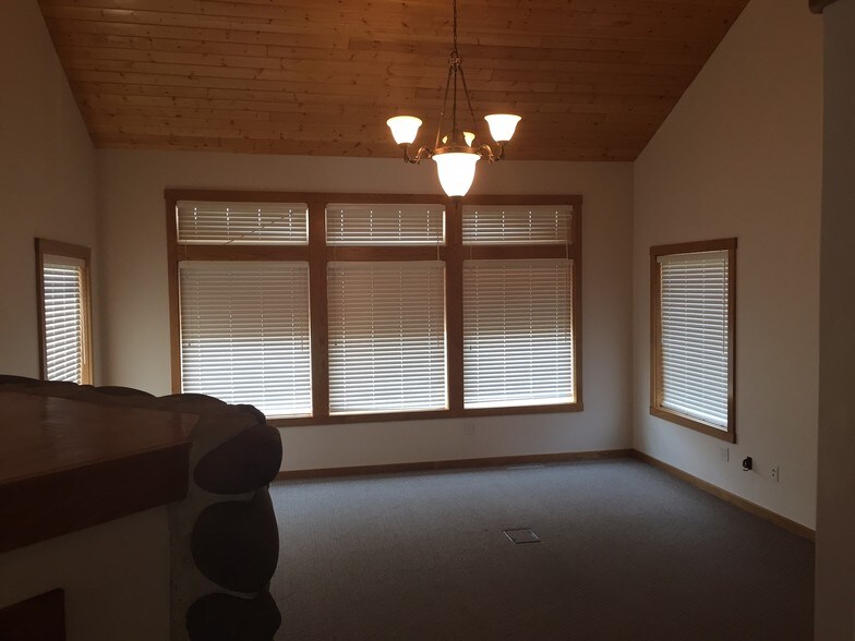 More Photos Of 3882 Crater Lake Ave, Medford Office For Sale
